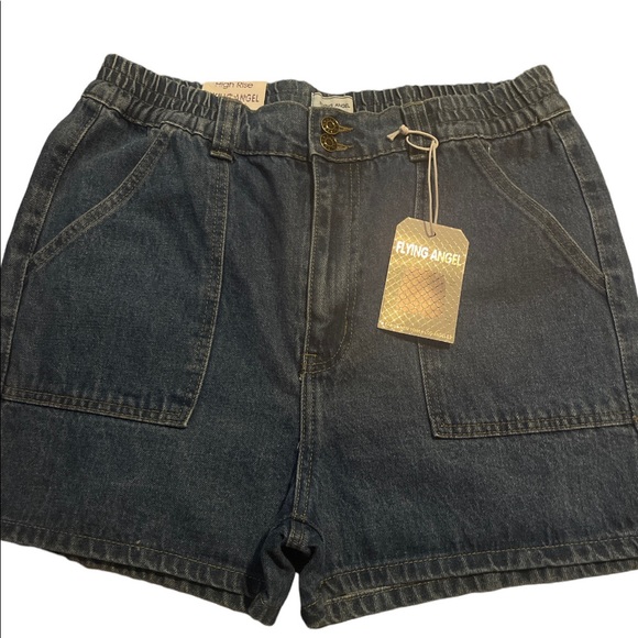 Elastic waist high rise short. - Picture 4 of 4